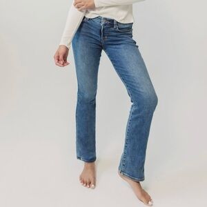 BLANQI postpartum belly support medium-wash jeans. 💙